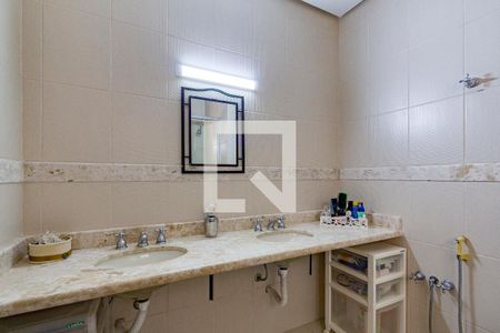 Casa de condomínio à venda com 219m², 3 quartos e 2 vagasBanheiro da Suíte