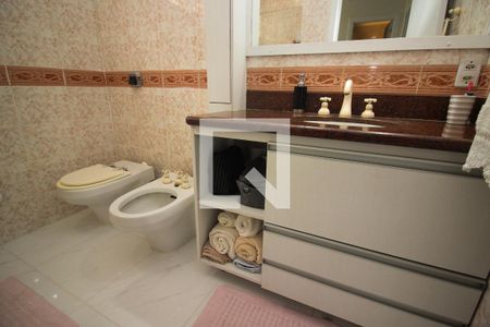 Casa à venda com 230m², 4 quartos e 4 vagas Casa à venda com 230m², 4 quartos e 4 vagasBanheiro Social