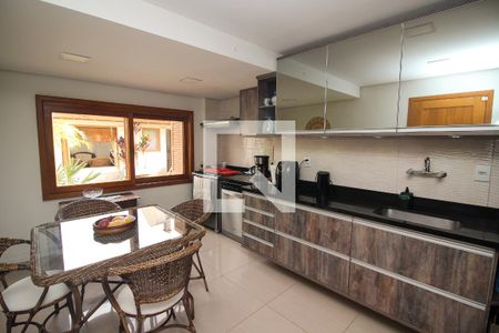 Casa à venda com 230m², 4 quartos e 4 vagas Casa à venda com 230m², 4 quartos e 4 vagasCozinha