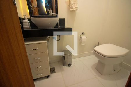 Casa à venda com 230m², 4 quartos e 4 vagas Casa à venda com 230m², 4 quartos e 4 vagasLavabo