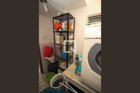 Casa à venda com 230m², 4 quartos e 4 vagas Casa à venda com 230m², 4 quartos e 4 vagasÁrea de Serviço