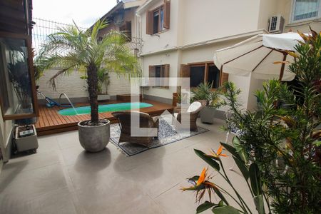 Casa à venda com 230m², 4 quartos e 4 vagas Casa à venda com 230m², 4 quartos e 4 vagasQuintal