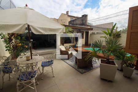 Casa à venda com 230m², 4 quartos e 4 vagas Casa à venda com 230m², 4 quartos e 4 vagasQuintal