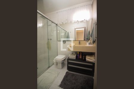 Casa à venda com 230m², 4 quartos e 4 vagas Casa à venda com 230m², 4 quartos e 4 vagasBanheiro da Suíte