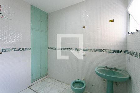 Casa à venda com 240m², 3 quartos e 2 vagasBanheiro 1