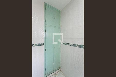 Casa à venda com 240m², 3 quartos e 2 vagasBanheiro 1