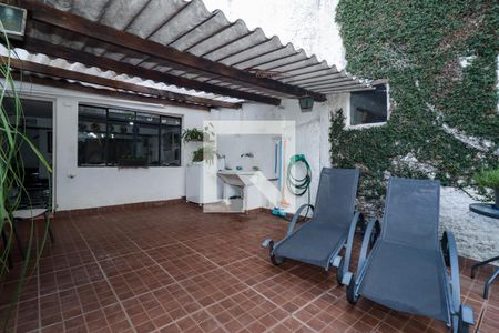 Casa à venda com 600m², 2 quartos e 1 vagaÁrea externa