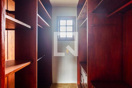 Casa para alugar com 428m², 4 quartos e 6 vagas Casa para alugar com 428m², 4 quartos e 6 vagasSuíte 2