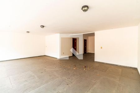 Casa para alugar com 428m², 4 quartos e 6 vagas Casa para alugar com 428m², 4 quartos e 6 vagasGaragem