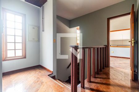 Casa para alugar com 428m², 4 quartos e 6 vagas Casa para alugar com 428m², 4 quartos e 6 vagasCorredor