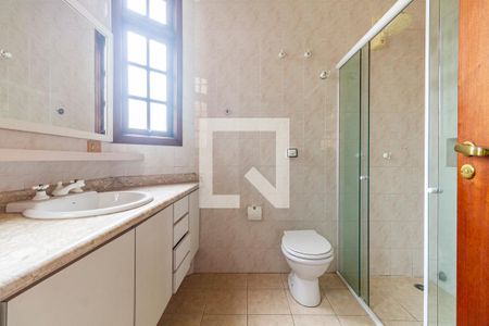 Casa para alugar com 428m², 4 quartos e 6 vagas Casa para alugar com 428m², 4 quartos e 6 vagasBanheiro da Suíte 1