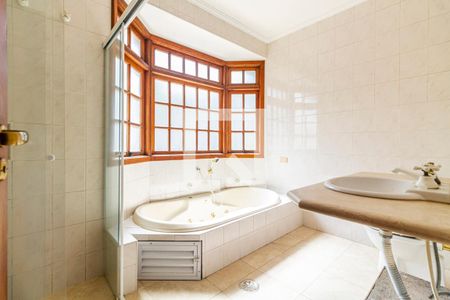 Casa para alugar com 428m², 4 quartos e 6 vagas Casa para alugar com 428m², 4 quartos e 6 vagasBanheiro da Suíte 2