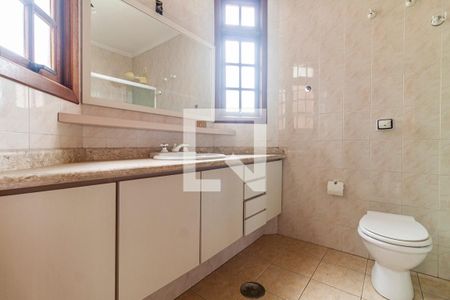 Casa para alugar com 428m², 4 quartos e 6 vagas Casa para alugar com 428m², 4 quartos e 6 vagasBanheiro da Suíte 1