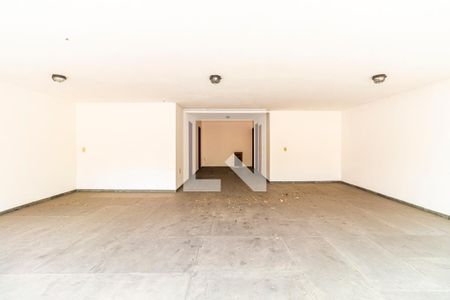 Casa para alugar com 428m², 4 quartos e 6 vagas Casa para alugar com 428m², 4 quartos e 6 vagasGaragem