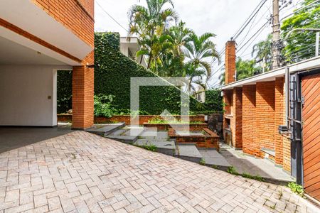 Casa para alugar com 428m², 4 quartos e 6 vagas Casa para alugar com 428m², 4 quartos e 6 vagasGaragem