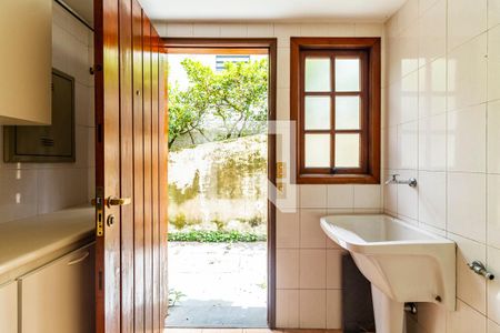 Casa para alugar com 428m², 4 quartos e 6 vagas Casa para alugar com 428m², 4 quartos e 6 vagasÁrea de Serviço