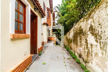 Casa para alugar com 428m², 4 quartos e 6 vagas Casa para alugar com 428m², 4 quartos e 6 vagasQuintal