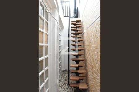 Casa para alugar com 180m², 3 quartos e 2 vagas Casa para alugar com 180m², 3 quartos e 2 vagasCorredor/Escada fundos