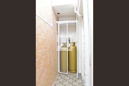 Casa para alugar com 180m², 3 quartos e 2 vagas Casa para alugar com 180m², 3 quartos e 2 vagasCorredor/Escada fundos