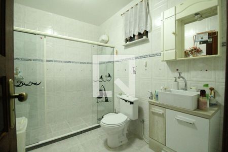 Casa de condomínio à venda com 208m², 4 quartos e 2 vagasBanheiro da suíte 2