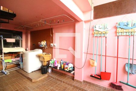 Casa de condomínio à venda com 208m², 4 quartos e 2 vagasÁrea de serviço