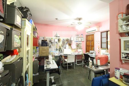 Casa de condomínio à venda com 208m², 4 quartos e 2 vagasSuíte 2 - Ateliê que pode ser convertido em suíte e quarto