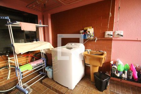 Casa de condomínio à venda com 208m², 4 quartos e 2 vagasÁrea de serviço