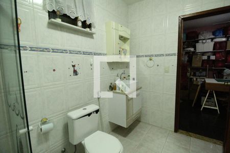 Casa de condomínio à venda com 208m², 4 quartos e 2 vagasBanheiro da suíte 2