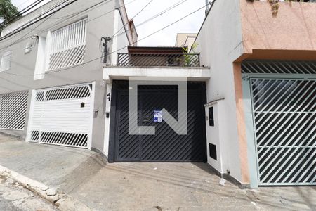Casa à venda com 104m², 2 quartos e 1 vaga Casa à venda com 104m², 2 quartos e 1 vagaFachada