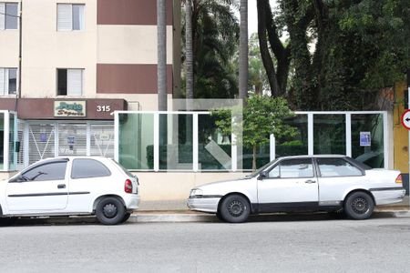 Apartamento à venda com 56m², 2 quartos e 1 vagaFachada do condomínio - Placa instalada