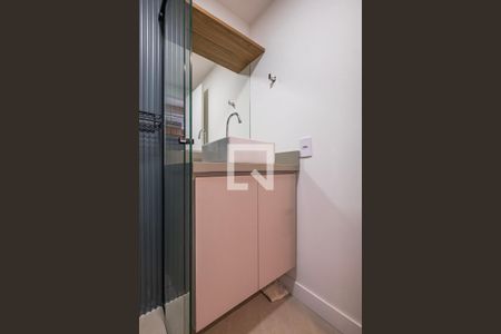 Banheiro de kitnet/studio à venda com 1 quarto, 26m² em Cerqueira César, São Paulo