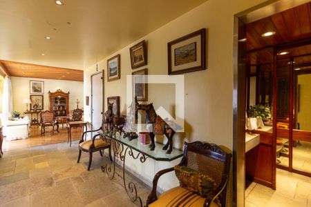 Apartamento à venda com 369m², 5 quartos e 3 vagasEntrada