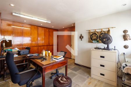 Apartamento à venda com 369m², 5 quartos e 3 vagasQuarto 2