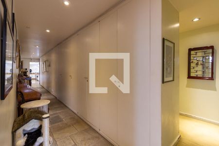 Apartamento à venda com 369m², 5 quartos e 3 vagasCorredor