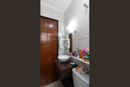 Casa à venda com 150m², 2 quartos e 2 vagasBanheiro da Suíte 2