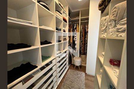 Apartamento à venda com 144m², 3 quartos e 2 vagasQuarto 2 Closet
