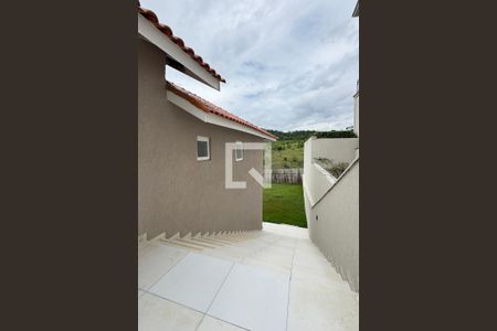 Casa de condomínio à venda com 250m², 4 quartos e sem vagaEscada