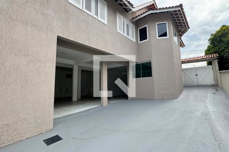 Casa de condomínio à venda com 250m², 4 quartos e sem vagaGaragem