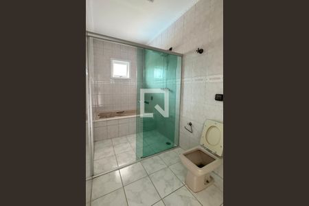 Casa de condomínio à venda com 250m², 4 quartos e sem vagaBanheiro da Suíte 2