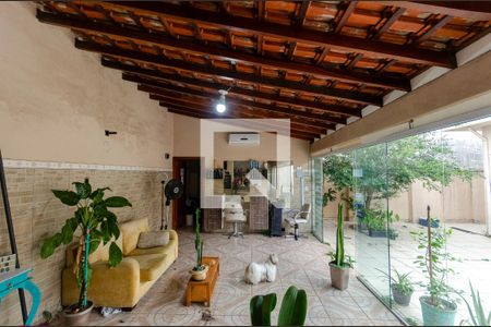 Casa à venda com 250m², 2 quartos e 2 vagasEdícula