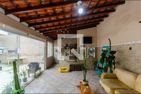 Casa à venda com 250m², 2 quartos e 2 vagasEdícula