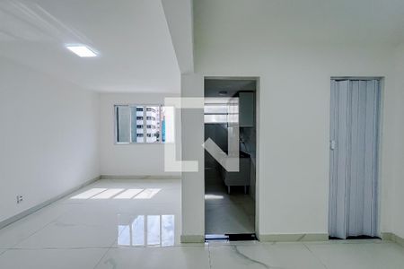 Sala/Quarto de kitnet/studio para alugar com 1 quarto, 36m² em Liberdade, São Paulo