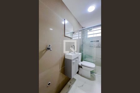 Banheiro de kitnet/studio para alugar com 1 quarto, 36m² em Liberdade, São Paulo