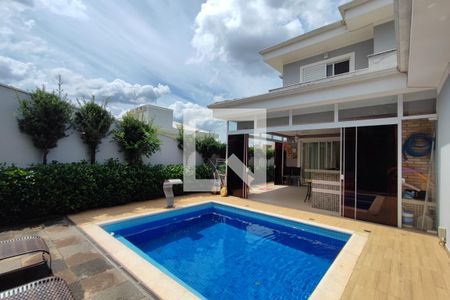 Casa de condomínio à venda com 300m², 4 quartos e 4 vagasQuintal - Piscina