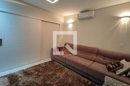 Sala de TV de casa de condomínio à venda com 4 quartos, 300m² em Swiss Park, Campinas