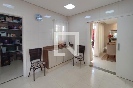 Casa de condomínio à venda com 300m², 4 quartos e 4 vagasCozinha