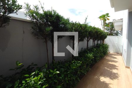 Casa de condomínio à venda com 300m², 4 quartos e 4 vagasCorredor - Quintal