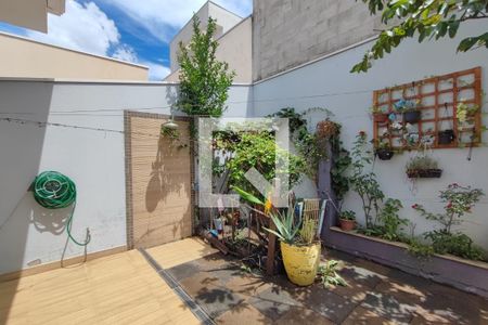 Casa de condomínio à venda com 300m², 4 quartos e 4 vagasQuintal