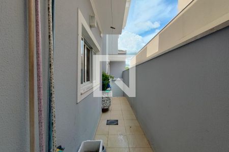 Casa de condomínio à venda com 300m², 4 quartos e 4 vagasCorredor - Quintal