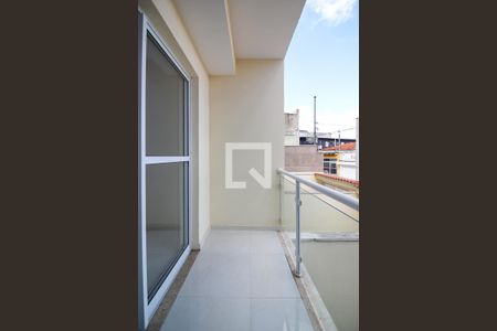 Casa à venda com 100m², 3 quartos e 2 vagas Casa à venda com 100m², 3 quartos e 2 vagasVaranda Sala de Estar